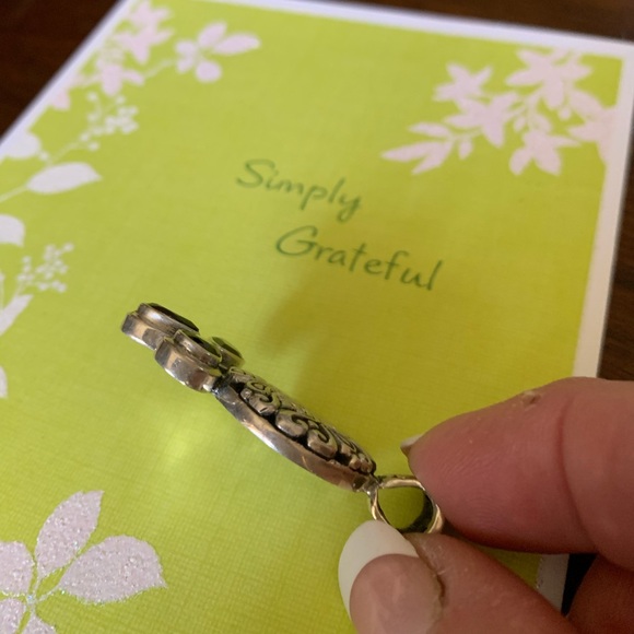 Sterling Silver Pendent with 3 Dark Red Garnet’s - Picture 3 of 5